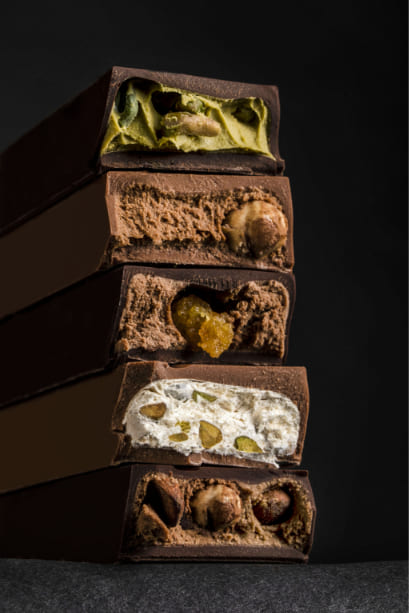 Generous ingots of chocolate, filled with praline, nougat, pistachio... The gourmet in XXL version.